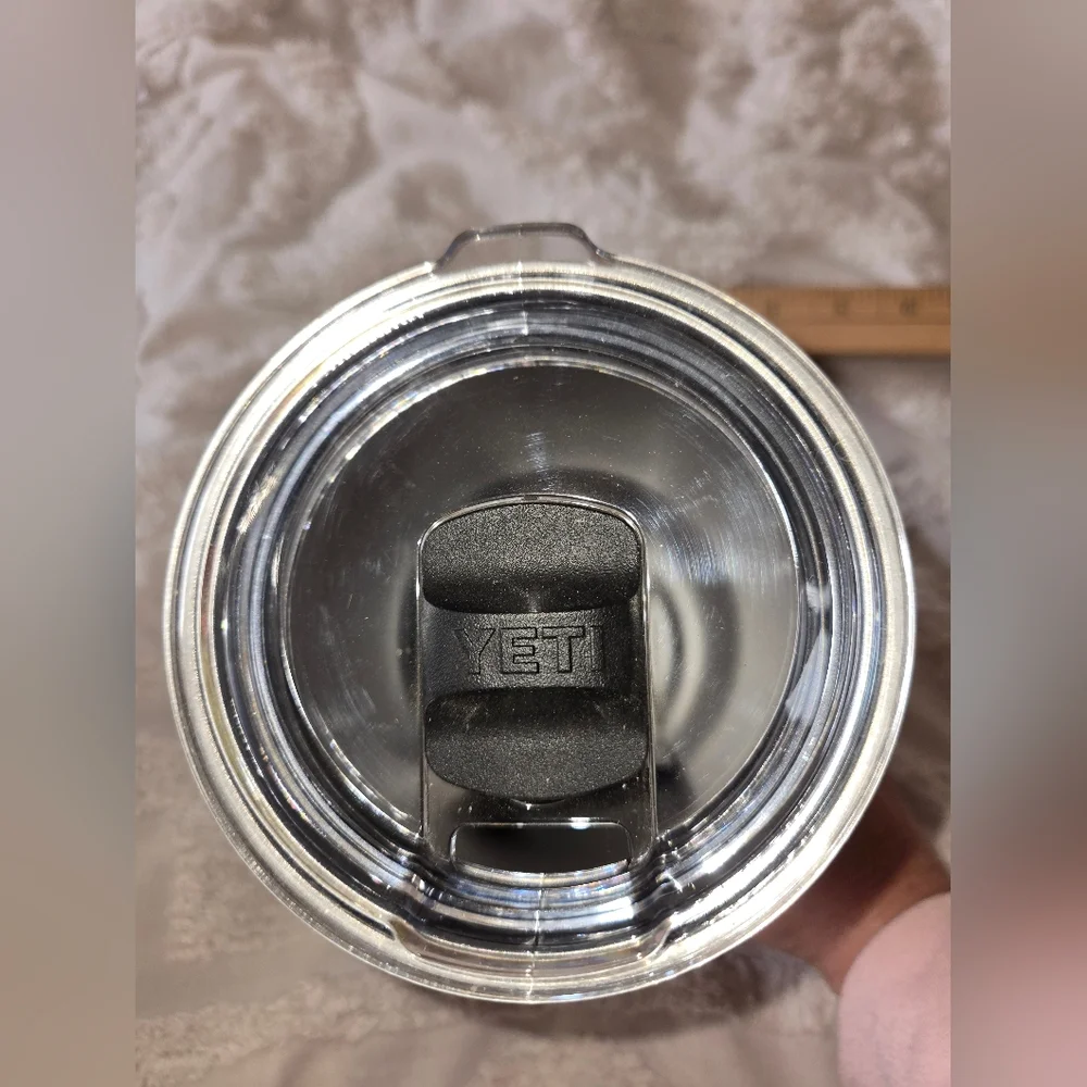 YETI Dark Blue Tumbler with Silver Design Amelia Island Heron NWT - Picture 9 of 13